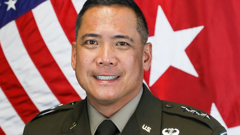 А само месец след това се напи до мозъчно сътресение в Киев