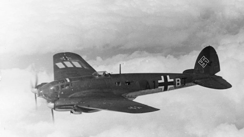 Bundesarchiv_Bild_101I-343-0694-21,_Belgien-Frankreich,_Flugzeug_Heinkel_He_111