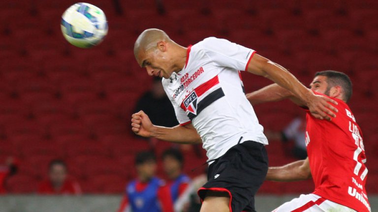 17. Дориа (Марсилия).
Потенциалът на централния бранител е огромен, но вече се задават въпроси за това дали кариерата му се развива правилно. Ботафого го продаде на Марсилия преди 2 години, когато бразилецът бе само на 17. Последваха периоди в Сао Пауло и Гранада под наем, сега пак е при испанците. Но му е трудно да свиква с постояните промени, все пак е още тийнейджър. Марсилия има големи надежди за бъдещето му, но е чудно защо не го налага - изглежда напълно готов.