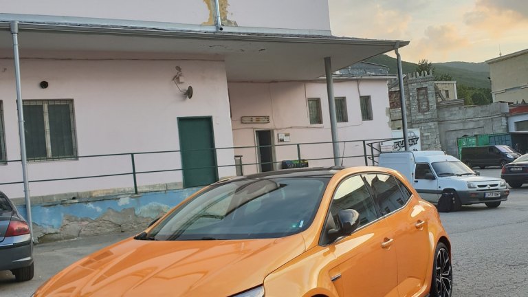 Фотогалерия: Renault MEGANE R.S. - това вече е спортна кола!