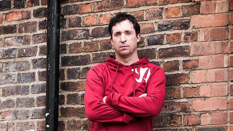 Фаулър отново е в любимия си Ливърпул и е герой от фотосесия на компанията "Уориър", която облича отбора.