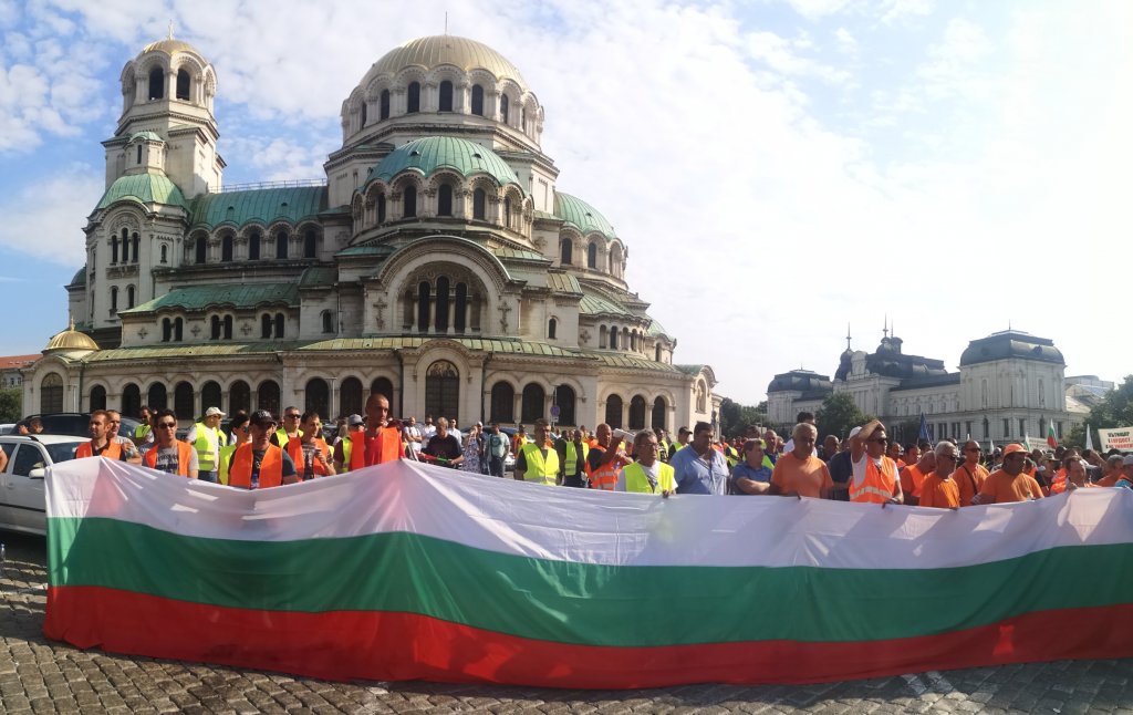 Пътните строители излизат на стачка заради неплатените пари от МС