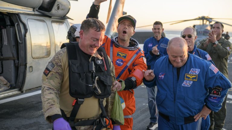 Историческата мисия е изпълнена: "Артемис II" се върна успешно на Земята (Снимки)