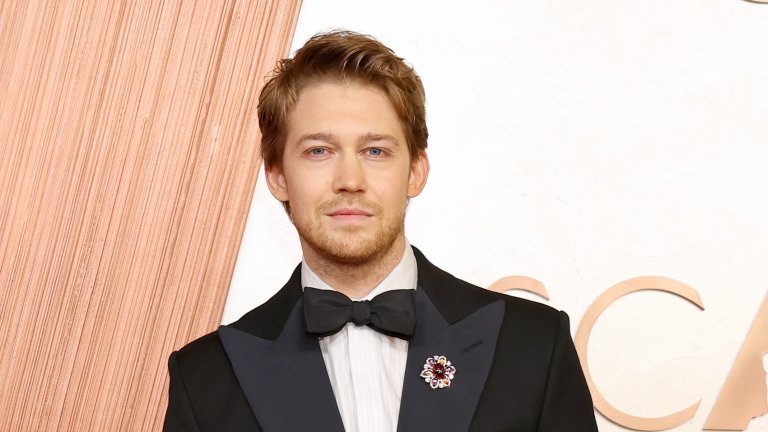 Джо Алуин 
Тейлър Суифт и британският актьор Джо Алуин започват да се срещат в края на 2016 г. Романсът им е значително по-тих и дискретен в сравнение с предишните ѝ публични връзки – двамата внимателно пазят личния си живот, рядко се появяват заедно на публични събития.
Заедно са малко повече от 6 години, като по време на този период Тейлър рядко говори за него открито, но признава в интервюта, че той е важна част от живота ѝ и я подкрепя в кариерата ѝ.  
През 2022 г. се заговори, че двамата са се сгодили, но това бързо бе опровергано от новината за раздялата им. На Джо Алуин Тейлър посвети песните London Boy, Cornelia Street, The Tortured Poets Department и So Long, London.