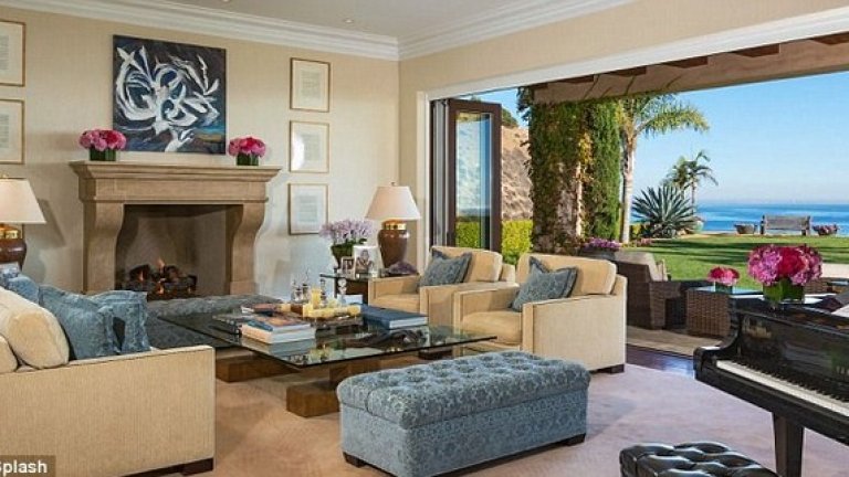 Имението е на четвърт час от Санта Моника.