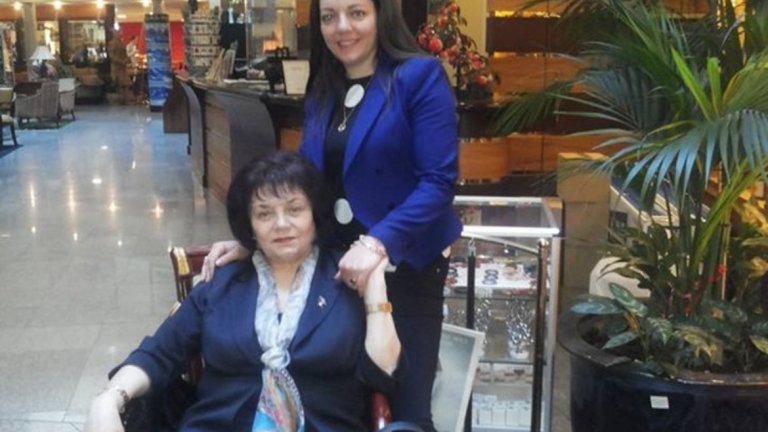 Стъпила върху раменете на гиганти, с дипломите си от Лесотехническия университет и Магнаурската школа на ДАНС, Такева ще отговаря за "бъдещото териториално разгръщане" на бившите казарми на Четвърти километър