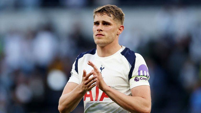 Юнайтед следи бранител на Тотнъм