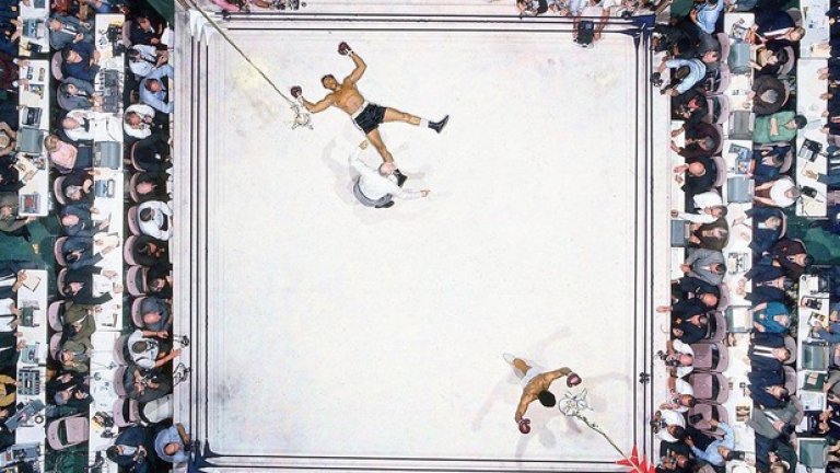 14 ноември 1966 г. Али е проснал Кливлънд Уилямс на боя им в Хюстън, събрал рекордната за онова време публика в зала от 35 000 души. Кадърът е от върха на съоръжението "Астродоум".