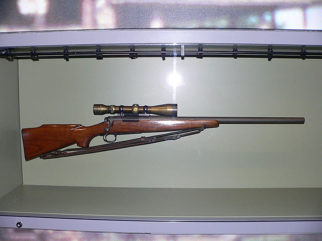 1024px-Chuck_Mawhinney's_sniper_rifle