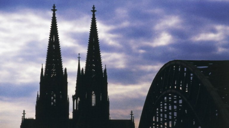 Един човек е загинал, а други петима са ранени след стрелба в заведение