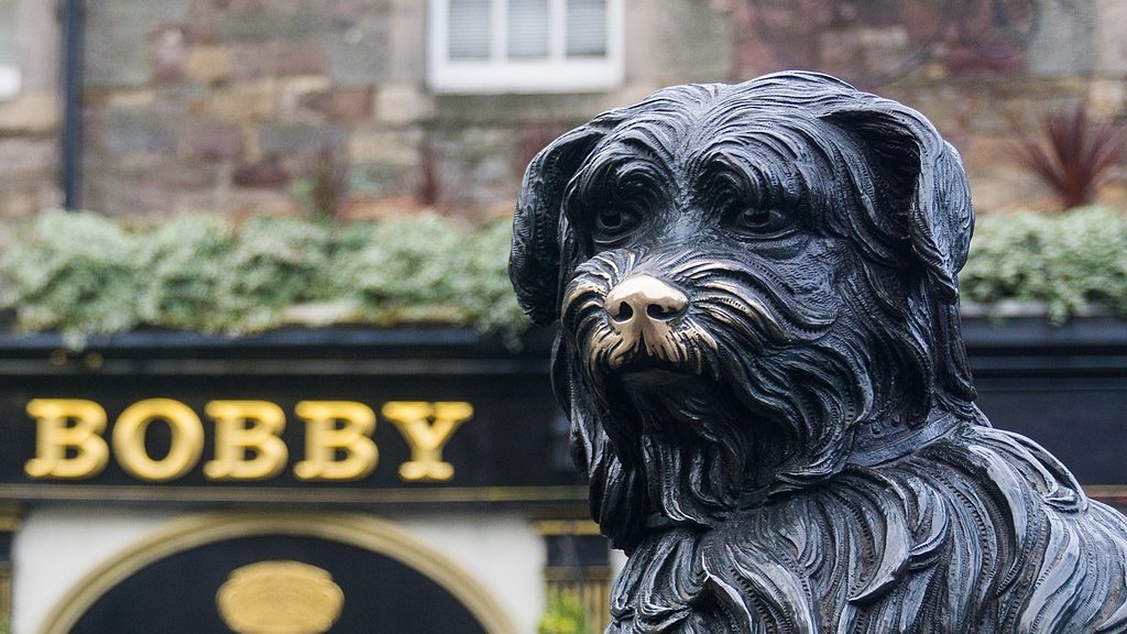 1024px-Greyfriars_Bobby_Statue_Edinburgh