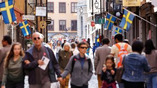 "Янтелаген" - не говориш за пари и не питаш за заплати