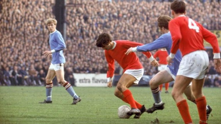 30 септември 1967 г. - Заглушаване на шумните съседи.
Бест в стихията му срещу Манчестър Сити. След три сезона извън елита, наречените наскоро "шумни съседи" се завръщат и дори тръгват в преследване на титлата. Сити е пред Юнайтед в класирането, но два гола на Боби Чарлтън укротяват домакинската публика. Тя се възбужда здраво само, когато Стан Боулс и Брайън Кид си разменят по два-три удара в лицето, което не е необичайно за дербитата по онова време.