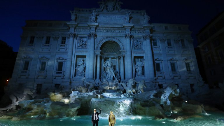 Карл Лагерфелд по време на модното шоу на Fendi по случай 90-годишнината на компанията през 2016 година