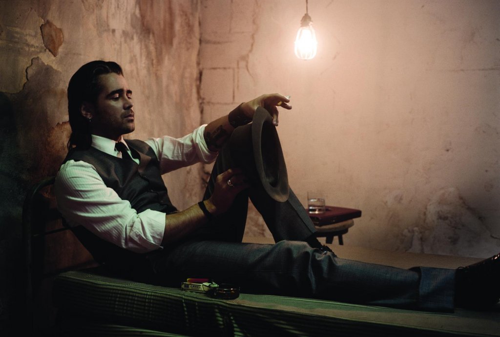 Брюж във "В Брюж"
Някои приказки се разказват бързо и имат ясен и категоричен сюжет, който води до еднозначна поука. Брюж е шоколадова приказка, която полепва по зъбите и небцето и ви кара лакомо да искате още. Само че друг път. Той не е основно ястие, което хапвате всеки вторник, а изискан десерт, който се поръчва само при специални случаи. И точно в това му е чарът, пресъздаден от филма "В Брюж" на Мартин Макдона ("Три билборда извън града", "Седем психопата"). Сюжетът на филма е достоен за декора - черен хумор, криминална загадка и много ирония на фона на красивите кадри.