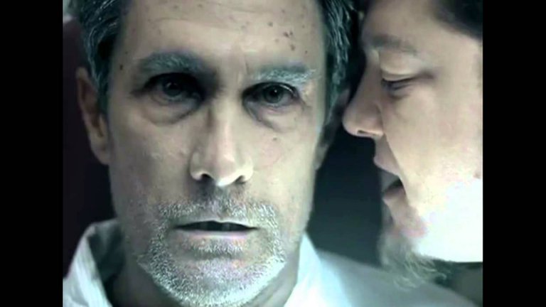 Drowning Pool - Bodies
Тук няма кой знае какво да се каже - вечен хит за падащи на земята тела, придружен с много дране, викане, скачане и най-често - пого. Да, дори и на тези години.