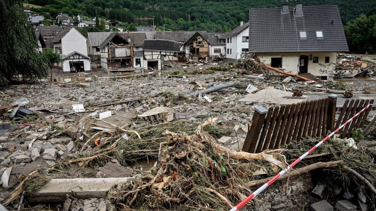 Над 1300 души са в неизвестност в Германия заради наводненията