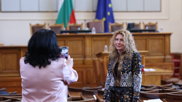 "Колежке, щракни ме за "Фейса"!"