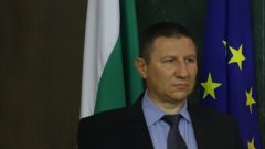 От "Демократична България" пък пак призовават за оставка на Иван Гешев