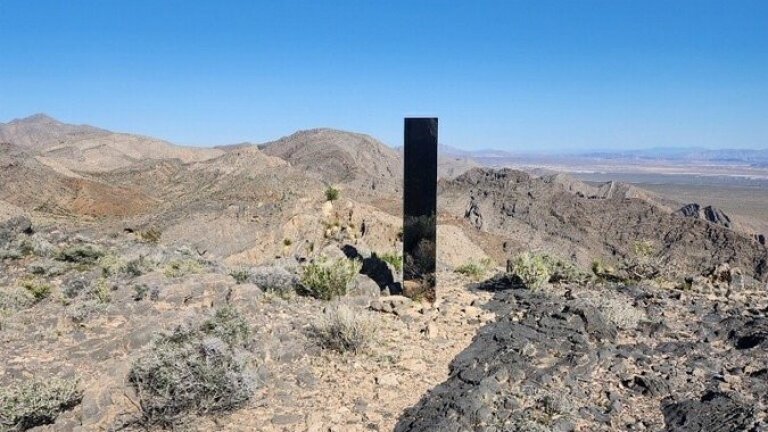 Поредният метален обект, който се появява без обяснение, а някои от местните вече мислят за извънземни