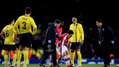 Звездата на Арсенал и юноша на Барселона Франсеск Фабрегас счупи кост на крака си в първия мач, завършил 2:2