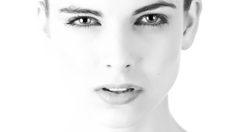 model-face-beautiful-black-and-white-407035