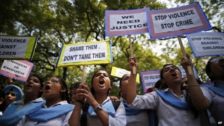 Жени протестират срещу изнасилванията в Индия