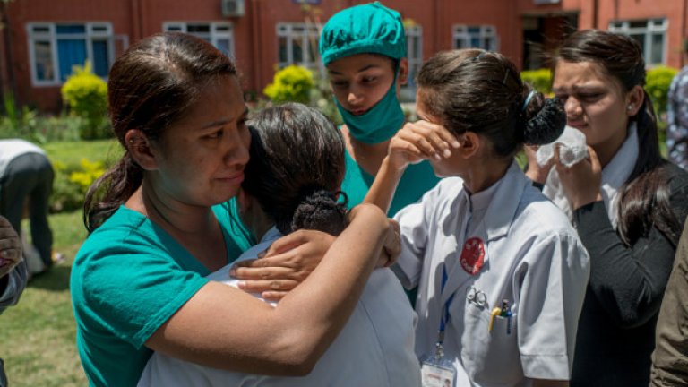 Жертвите на второто земетресение в Непал вече са над 80
