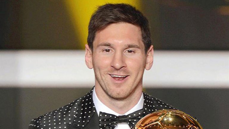 Лео с марковия костюм на бели точки