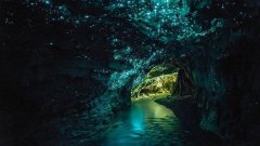 Какво се крие зад магическите гледки на светещите пещери