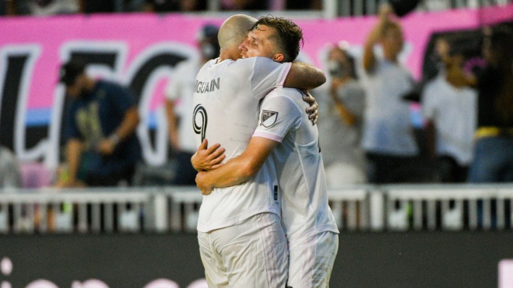 Българско шоу пред погледа на Бекъм в Щатите