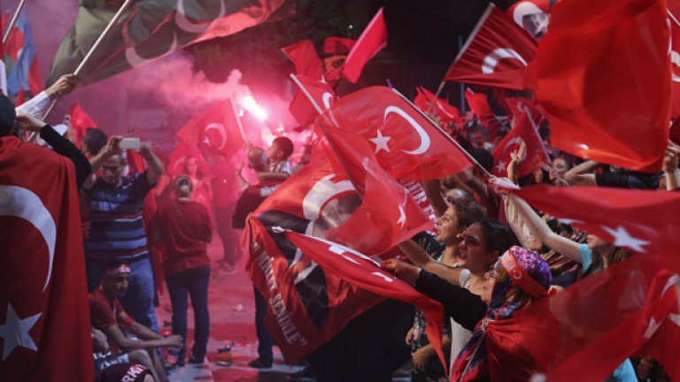Милиони на митинг в Истанбул в подкрепа на Ердоган