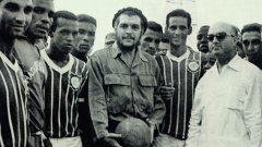 Футболът играе особена роля в живота на революционера