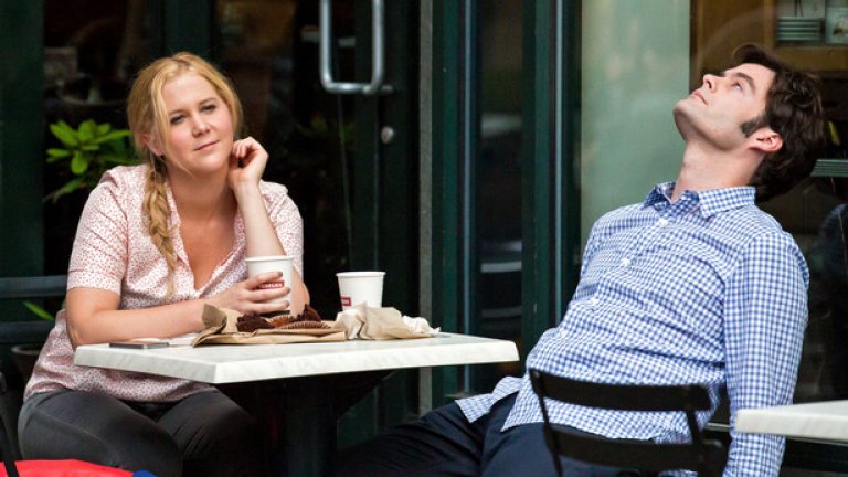 Ейми Шумър, "Тотал щета"
Ейми Шумър официално стана кралицата на кинокомедията с премиерата на "Тотал щета" на Джъд Апатоу това лято. Използвайки като основа собствения си живот, Шумър написа буен сценарий, който взривява клишетата на романтичните комедии и ги заменя с нещо изключително смешно. Гледката на комуникацията й с шефката й, изиграна от неизменно страхотната Тилда Суинтън (която вероятно също ще остане игнорирана при номинациите...) е нечисто удоволствие. Шумър е достойна за признание и като актриса, и като сценарист, но киноакадемията остава алергична към смеха. Което е жалко.