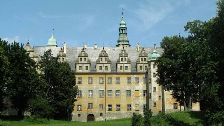 Замъкът Олесница