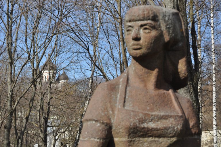 Скулптора от съветско време в Талин