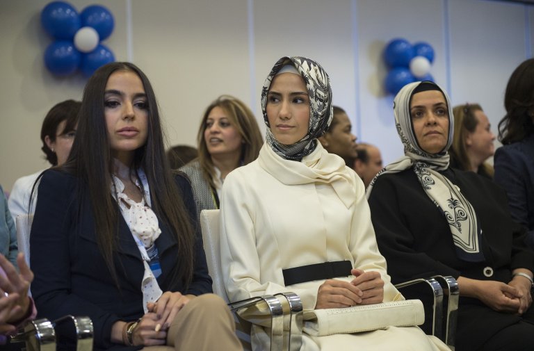 Сумейе Ердоган-Байрактар (в средата) е изключително активна в женската организация на ПСР и е сред основните застъпници за Истанбулската конвенция