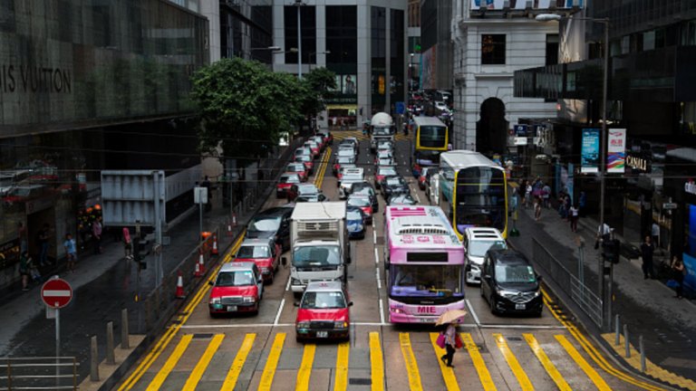 Автономните коли са платформи, които събират огромно количество информация през сензорите за наблюдение, засичане и измерване на средата. Проблемът на тази екосистема е, че някои от потенциално виновните страни имат диспропорционално голям контрол върху данните.