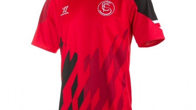 Севиля
Спортният концерн "Уориър" придобива все по-големи позиции на европейския пазар. За шампиона от Лига Европа - Севиля , американският производител направи специален екип за европейските клубни турнири по случаи триумфа на андалусийците