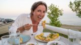 Българинът взе да ходи да яде, вместо на море