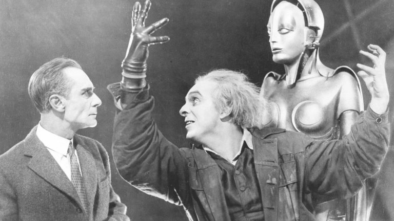 8. Metropolis / "Метрополис" (1927 г.) 
Създаден още по време на нямото кино, "Метрополис" е първият пълнометражен научнофантастичен филм в историята на киното - антиутопия, в която двама млади се борят със задушаващото класово неравенство. За времето си това се превръща в най-скъпата продукция, която впоследствие вдъхновява множество други режисьори през годините.
