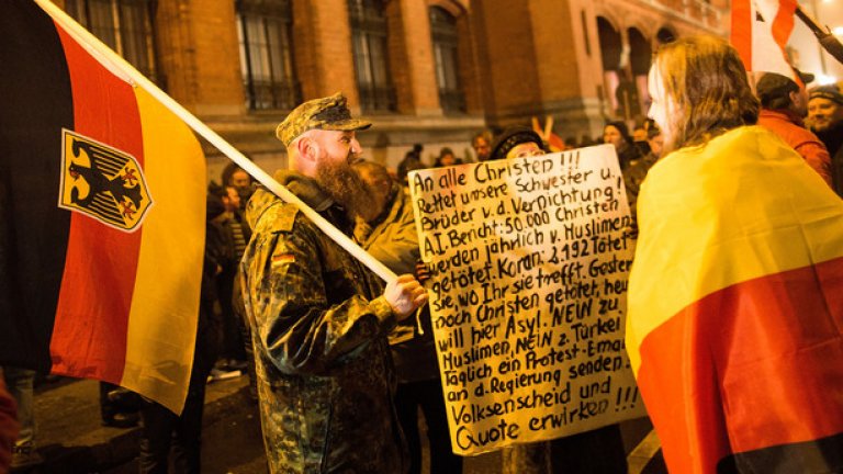 18 000 души на протест срещу исляма в Германия