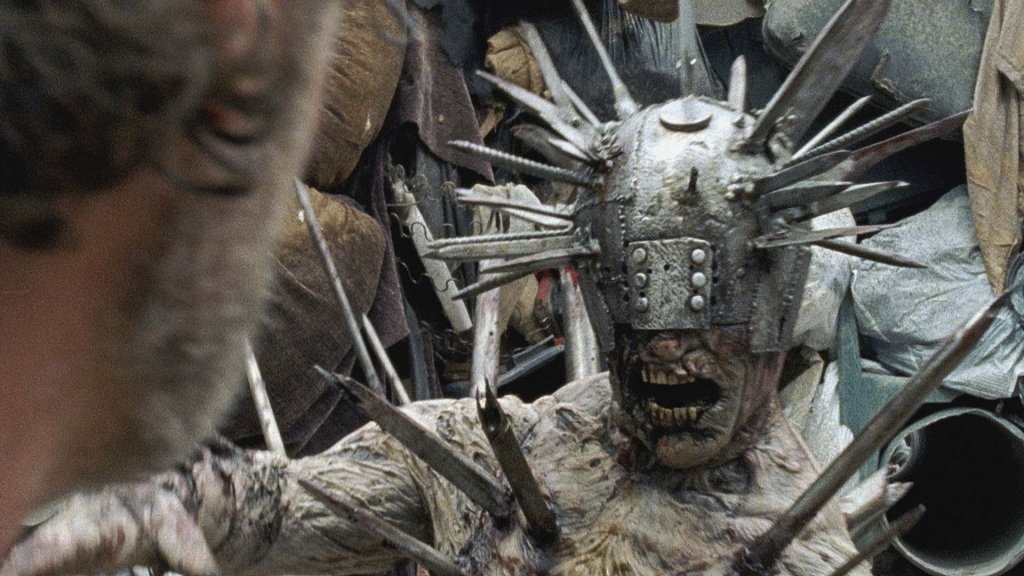 \"THE WALKING DEAD\" 
2010 - сега 
Да гледаш как някой сече трупове винаги може да ти оправи деня. 