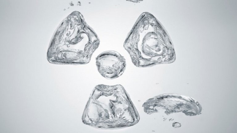 Радиоактивна вода
Ранният 19-ти век е бил интересно време за медицината. По това време с изключителна популярност сред медиците се е ползвала радиоактивната вода. В медицинските среди се е смятало, че тя лекувала душевни заболявания и дори, че предпазва от стареене. Обяснението – ефектът върху клетките, който имала този тип „обогатена“ вода. 
В САЩ медиците са използвали този тип „лечение“ за симптомите на остра диария и дори малария.
Радият, който бил основното средство за „обогатяване“ на водата, започнал да се появява в шоколадови десерти, контрацептиви и дори пасти за зъби. Любителите на минералните бани пък били привличани в „минерални извори с радий“, които, както се смятало, указвало благотворен ефект върху кожата и тялото.
Днес се знае, че радият е изключително токсичен и въпреки способността на човешкото тяло да преработва около 80% от токсичния радий, то останалите 20 % се натрупват в костите и меките тъкани, причинявайки онкологични заболявания.