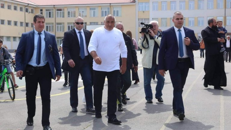 Бойко Борисов гласува малко преди 16 ч.