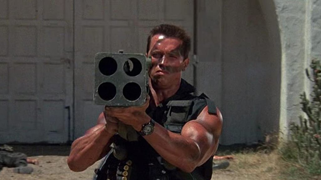 Commando
Трудно е да си представим, че може да съществува по-екшън филм от Commando. Наистина е изпълнен с всичко, което може да иска един 14-годишен тийнейджър от 80-те - чудовищни алфа мъжкарски бицепси на Арнолд Шварцнегер, абсурден брой експлозии, неизчерпаемо количество муниции и безкомпромисно насилие срещу лошите. Само за протокола - Шварценегер избива над 80 души в рамките на 90 минути (Сталоун убива само 55 в Рамбо 2 ха-ха). Всичко е просто толкова хиперболизирано, че просто няма как филмът да не се превърне в тотална класика.