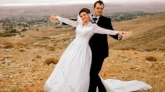 Нидал Даруиш и Холуд Сукарие са първите ливанци, които сключиха граждански брак в страната си