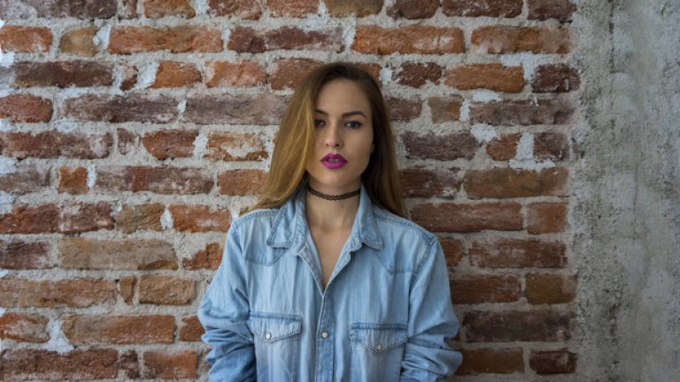 „Веднъж написах в Twitter, че пътят към сърцето ми е осеян с кашони желирани бонбони и на следващият ден в тогавашната редакция на списание INTRO пристигнаха десетки видове. Така се прави успешен улов"