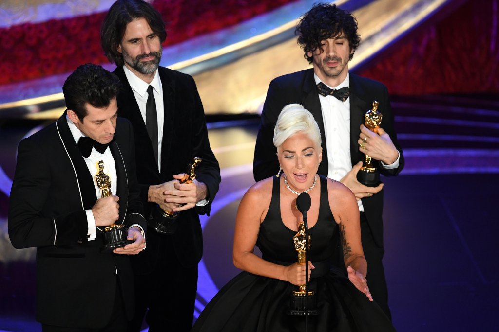 Освен че изпълни Shallow, Гага се качи още веднъж на сцената, този път, за да приеме наградата за най-добра песен. А речта беше една от най-емоционалните за вечерта. 