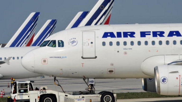 От Външното министерство на Франция обявиха, че летищата няма да бъдат затваряни, но проверките за сигурност ще бъдат засилени
